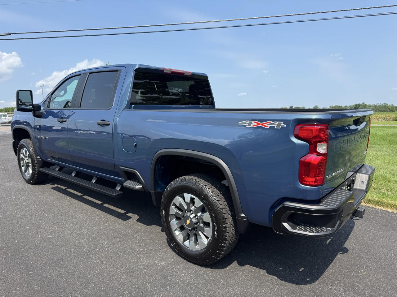 Chevrolet Silverado 2500HD 4WD Crew Cab 159" Custom 2024