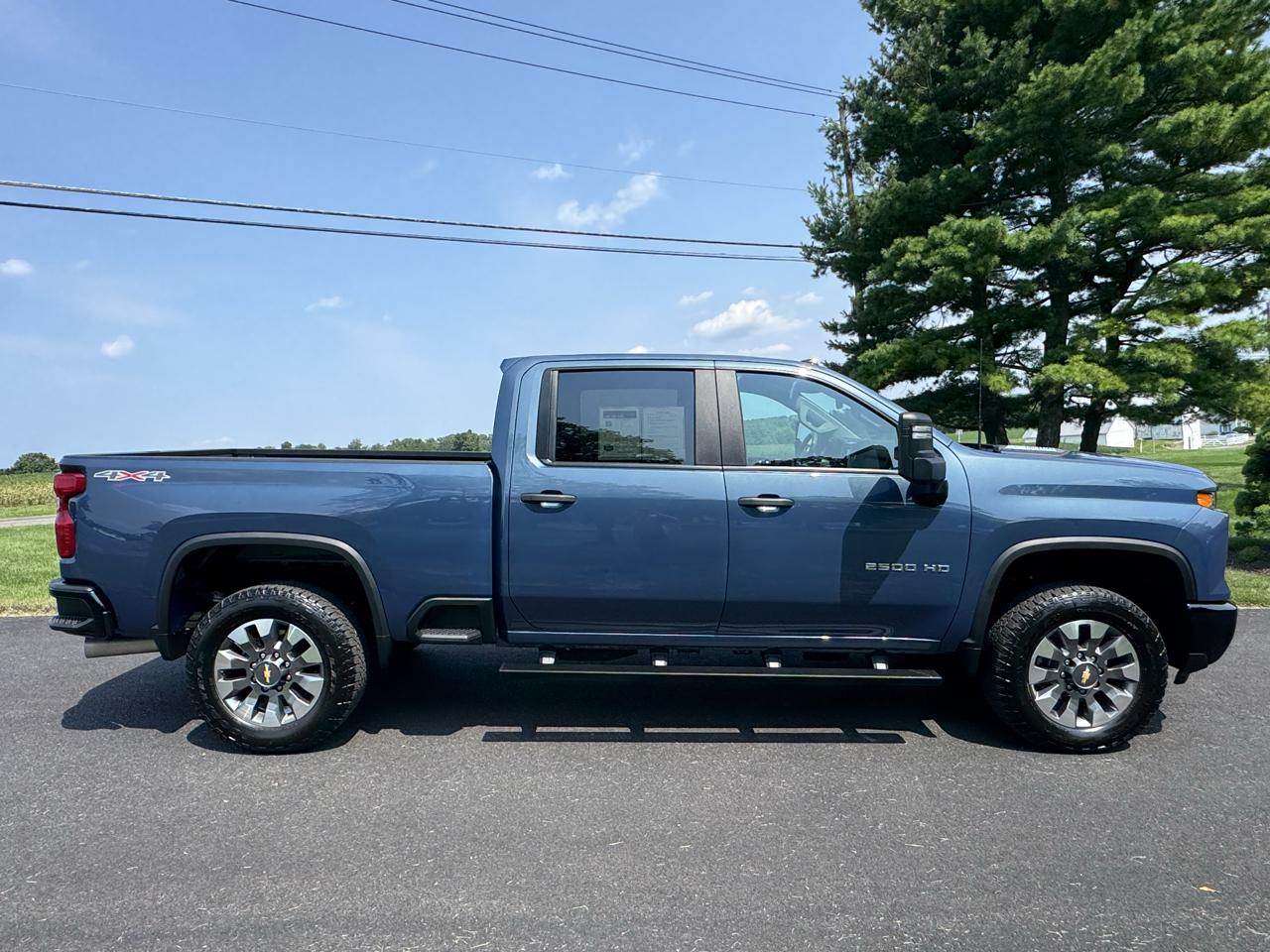 Chevrolet Silverado 2500HD 4WD Crew Cab 159" Custom 2024