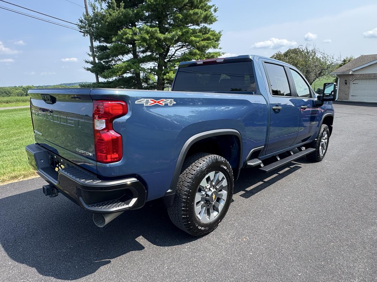 Chevrolet Silverado 2500HD 4WD Crew Cab 159" Custom 2024