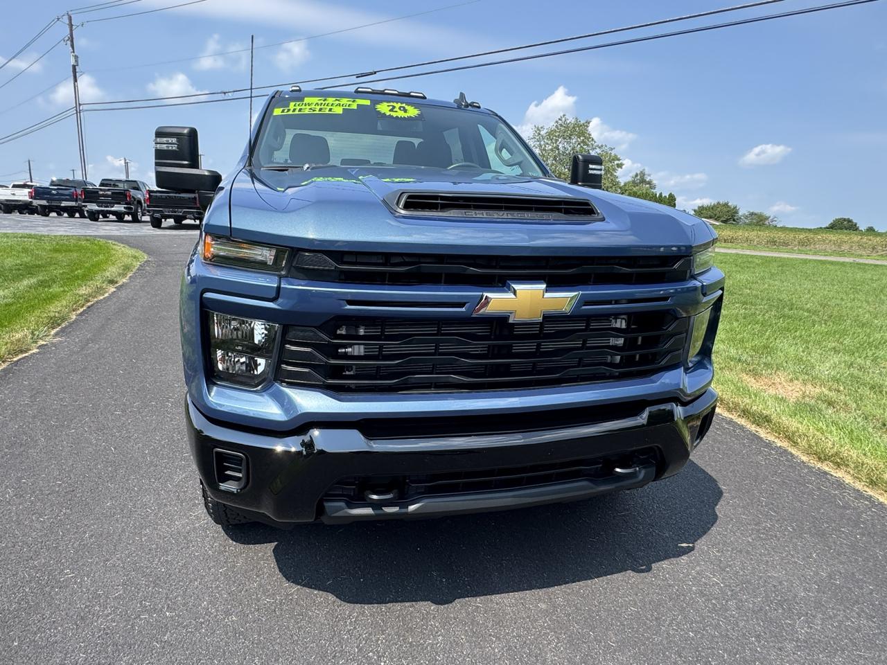 Chevrolet Silverado 2500HD 4WD Crew Cab 159" Custom 2024