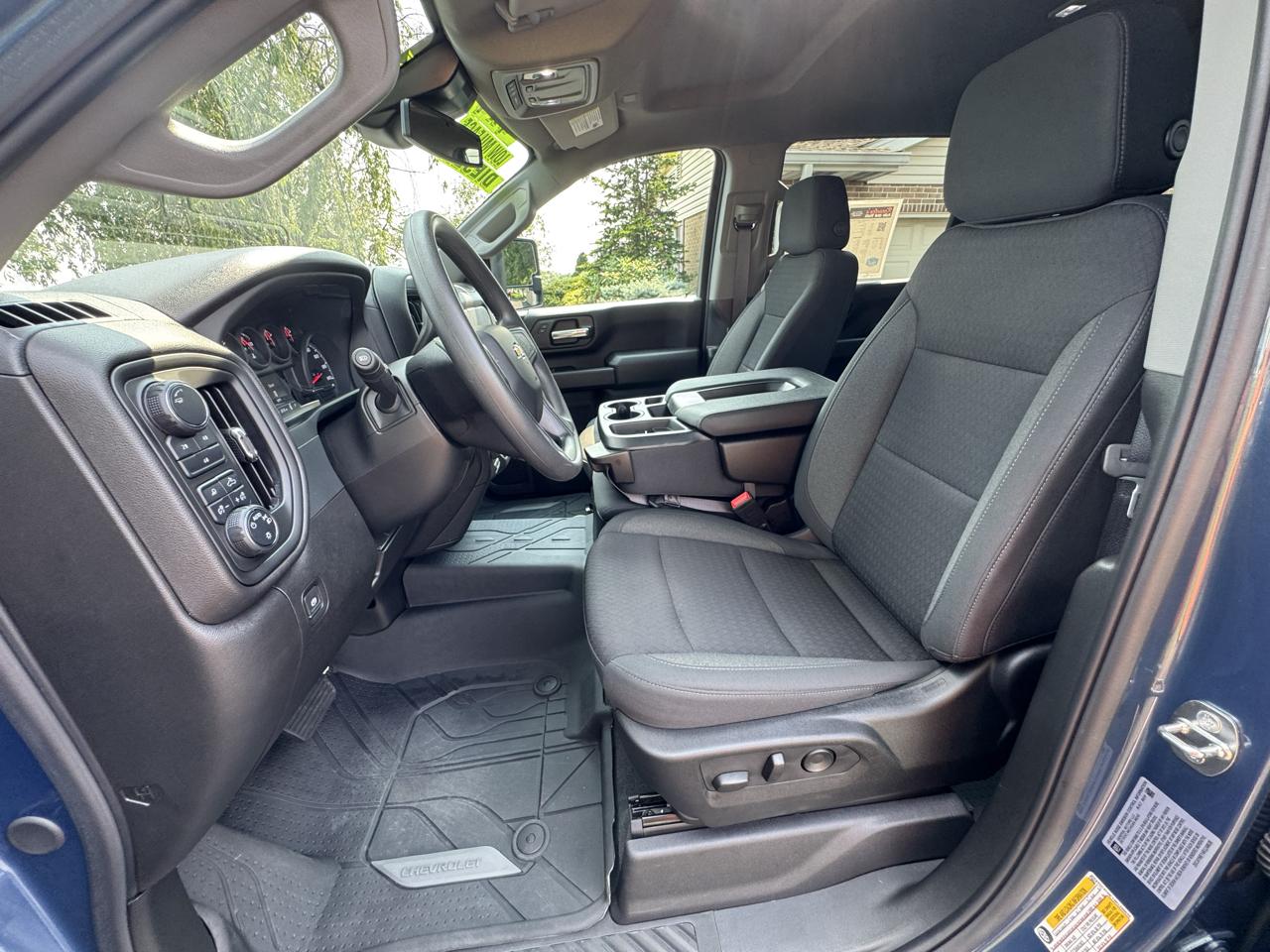 Chevrolet Silverado 2500HD 4WD Crew Cab 159" Custom 2024