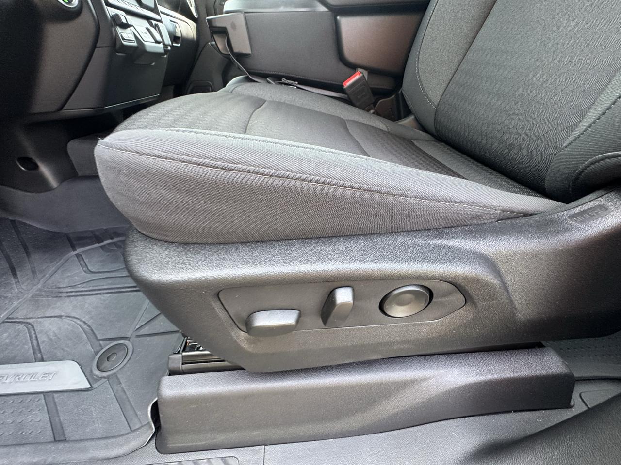 Chevrolet Silverado 2500HD 4WD Crew Cab 159" Custom 2024