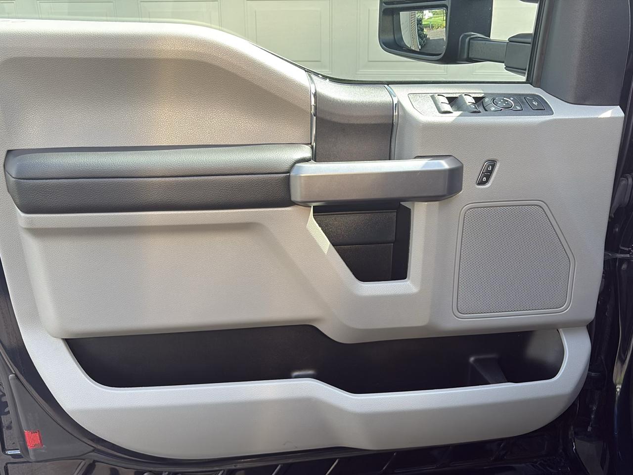 Ford Super Duty F-550 DRW XLT 4WD SuperCab 168" WB 60" CA 2022