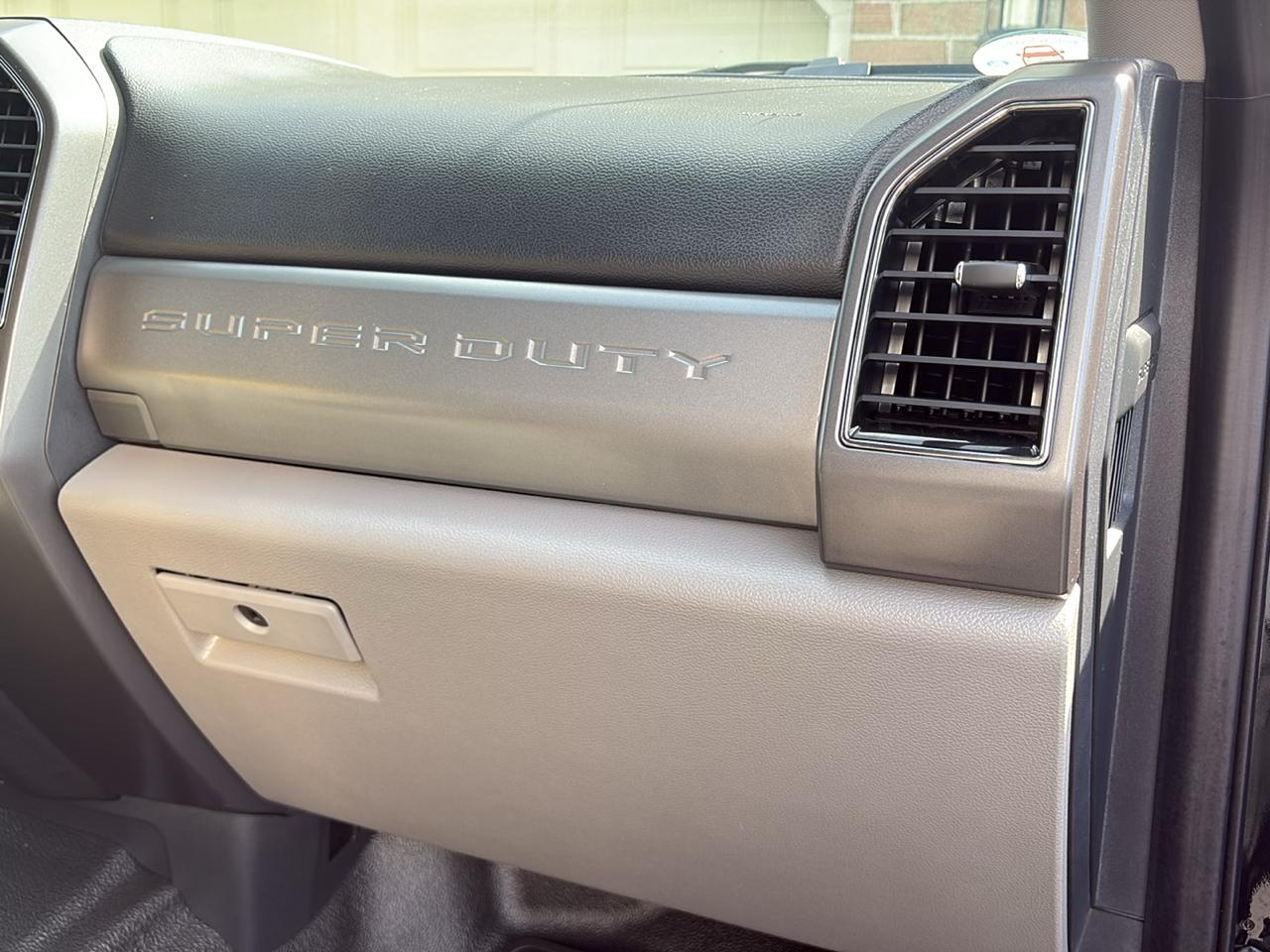 Ford Super Duty F-550 DRW XLT 4WD SuperCab 168" WB 60" CA 2022