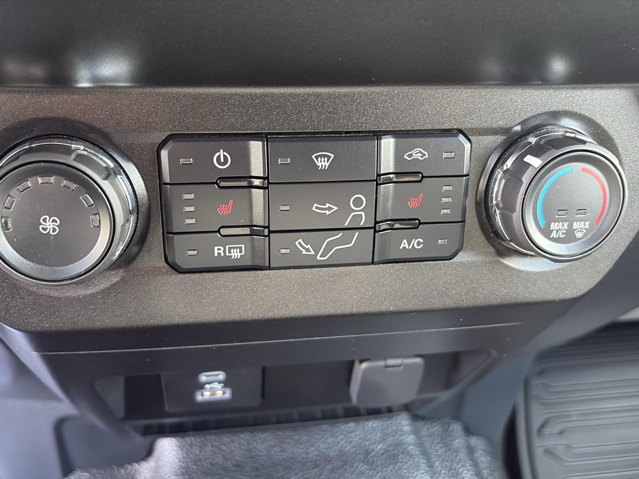 Ford Super Duty F-550 DRW XLT 4WD SuperCab 168" WB 60" CA 2022