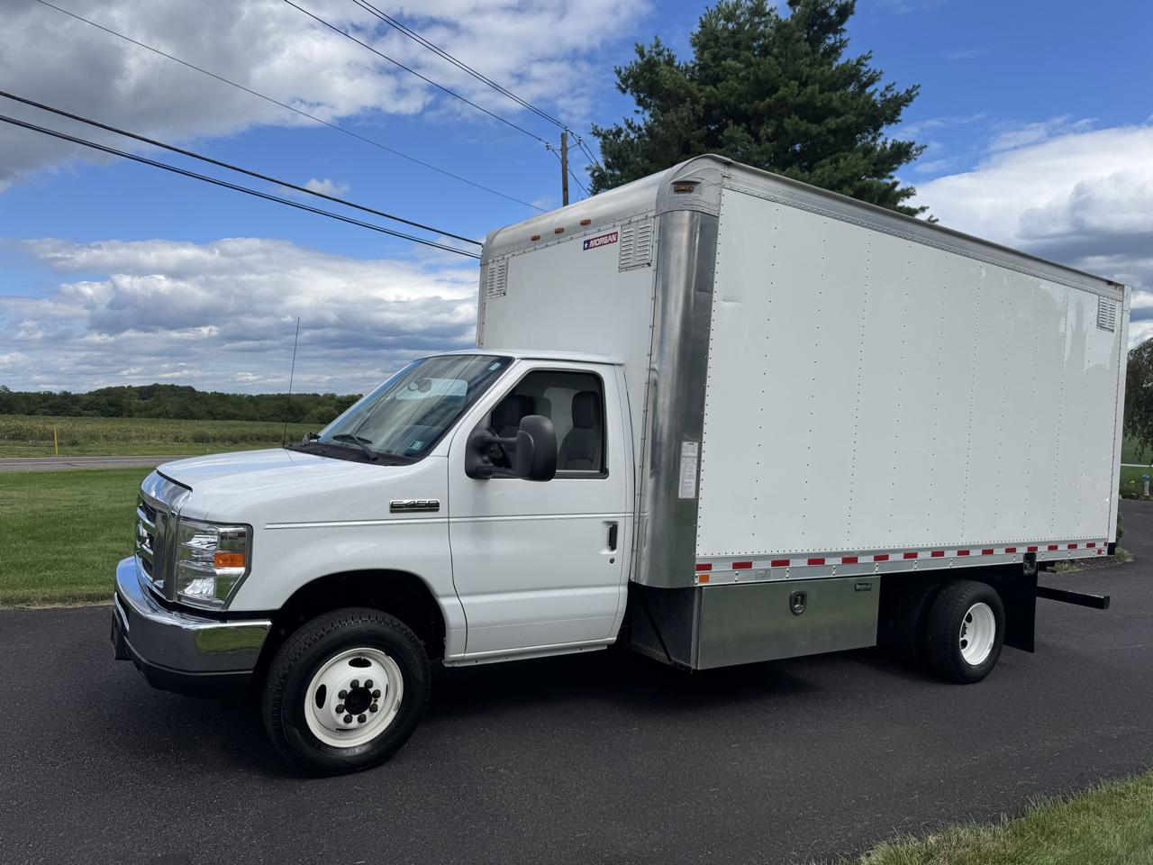 2019 Ford E-Series Cutaway E-450 DRW 158" WB