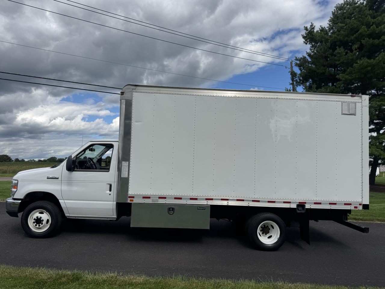 Ford E-Series Cutaway E-450 DRW 158" WB 2019