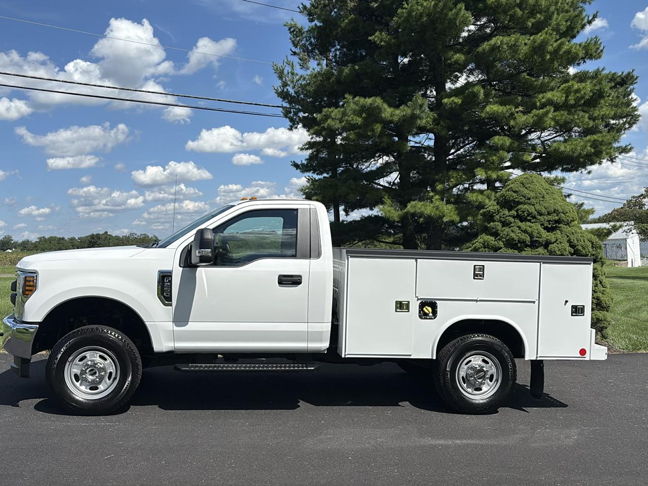 Ford Super Duty F-250 SRW XL 4WD Reg Cab 8' Box 2019