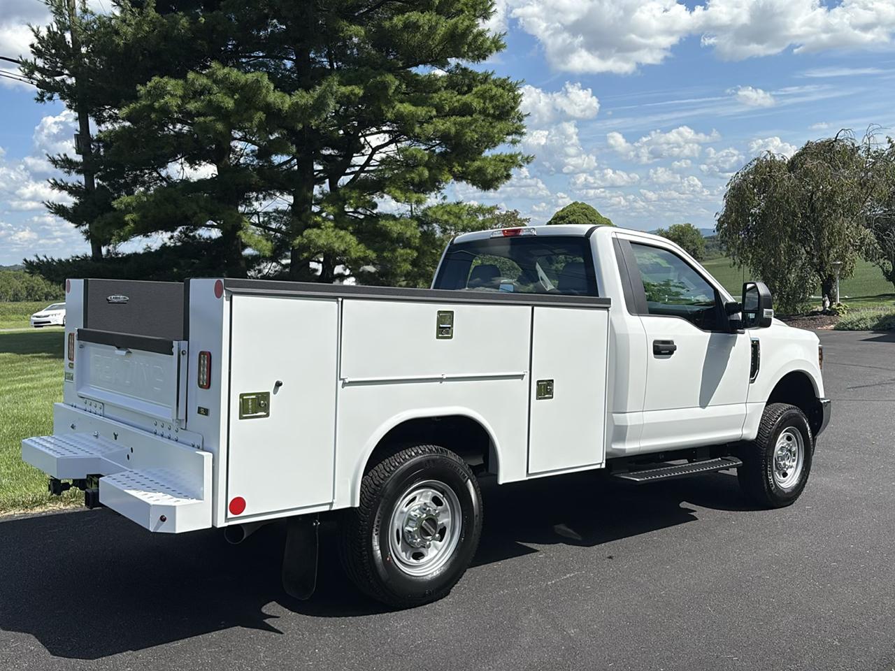 Ford Super Duty F-250 SRW XL 4WD Reg Cab 8' Box 2019
