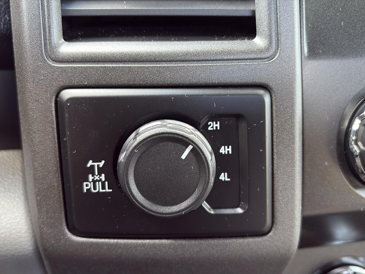 Ford Super Duty F-250 SRW XL 4WD Reg Cab 8' Box 2019