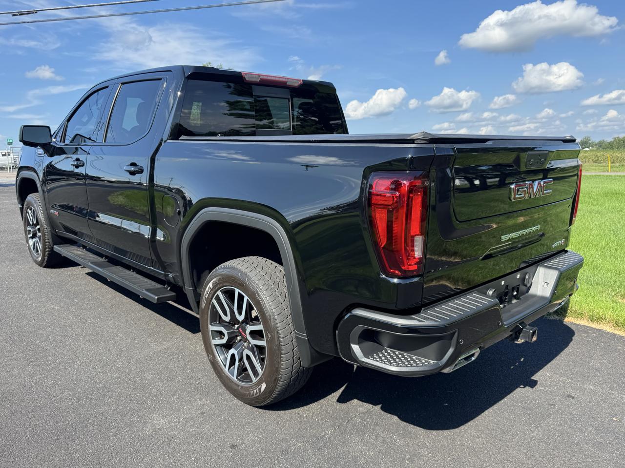 GMC Sierra 1500 4WD Crew Cab 147" AT4 2020