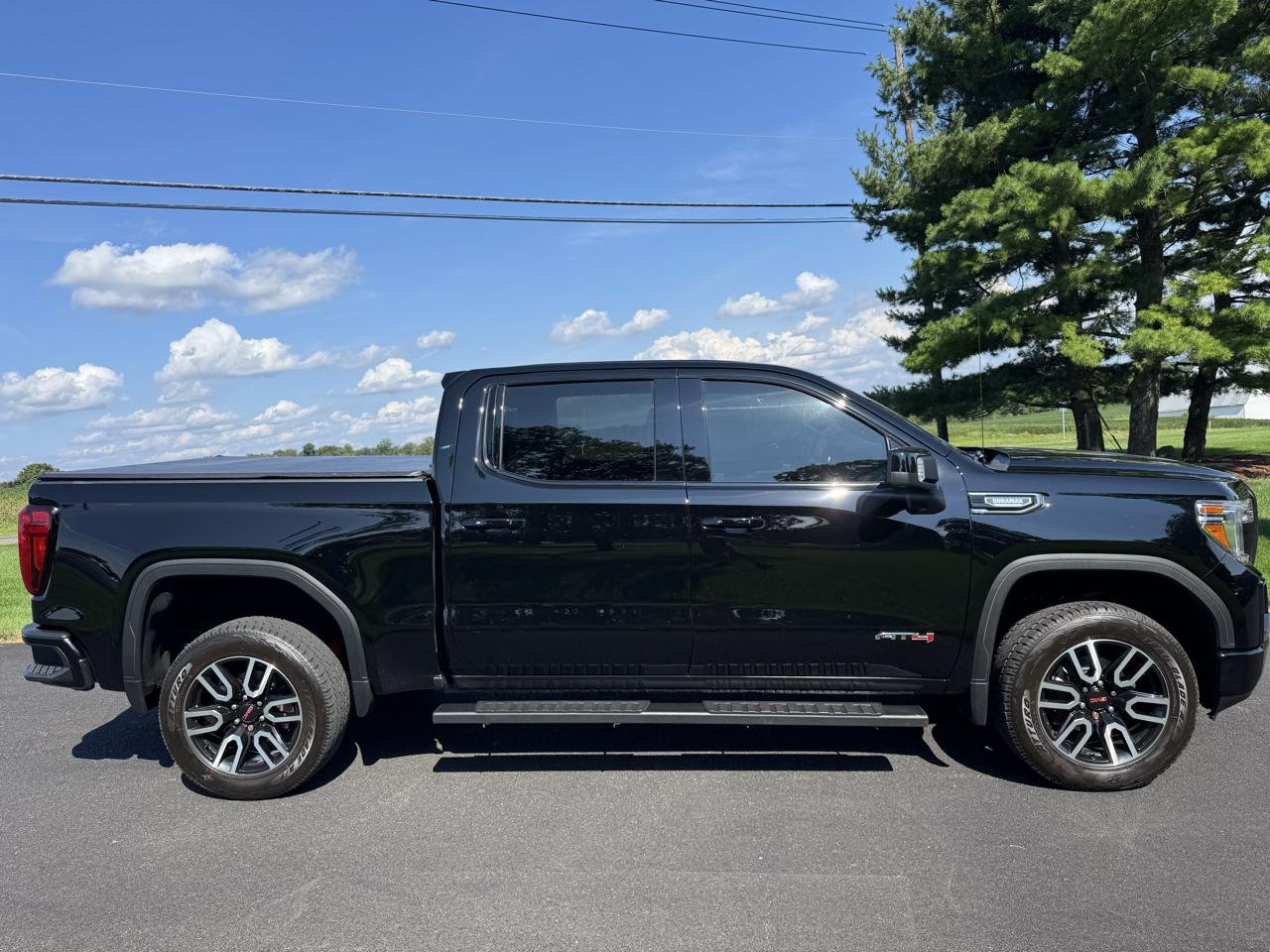 GMC Sierra 1500 4WD Crew Cab 147" AT4 2020
