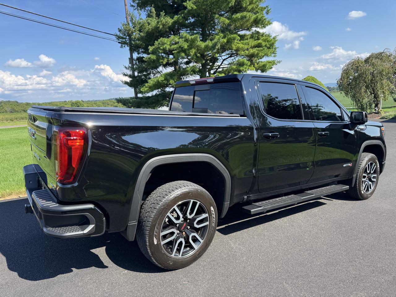GMC Sierra 1500 4WD Crew Cab 147" AT4 2020
