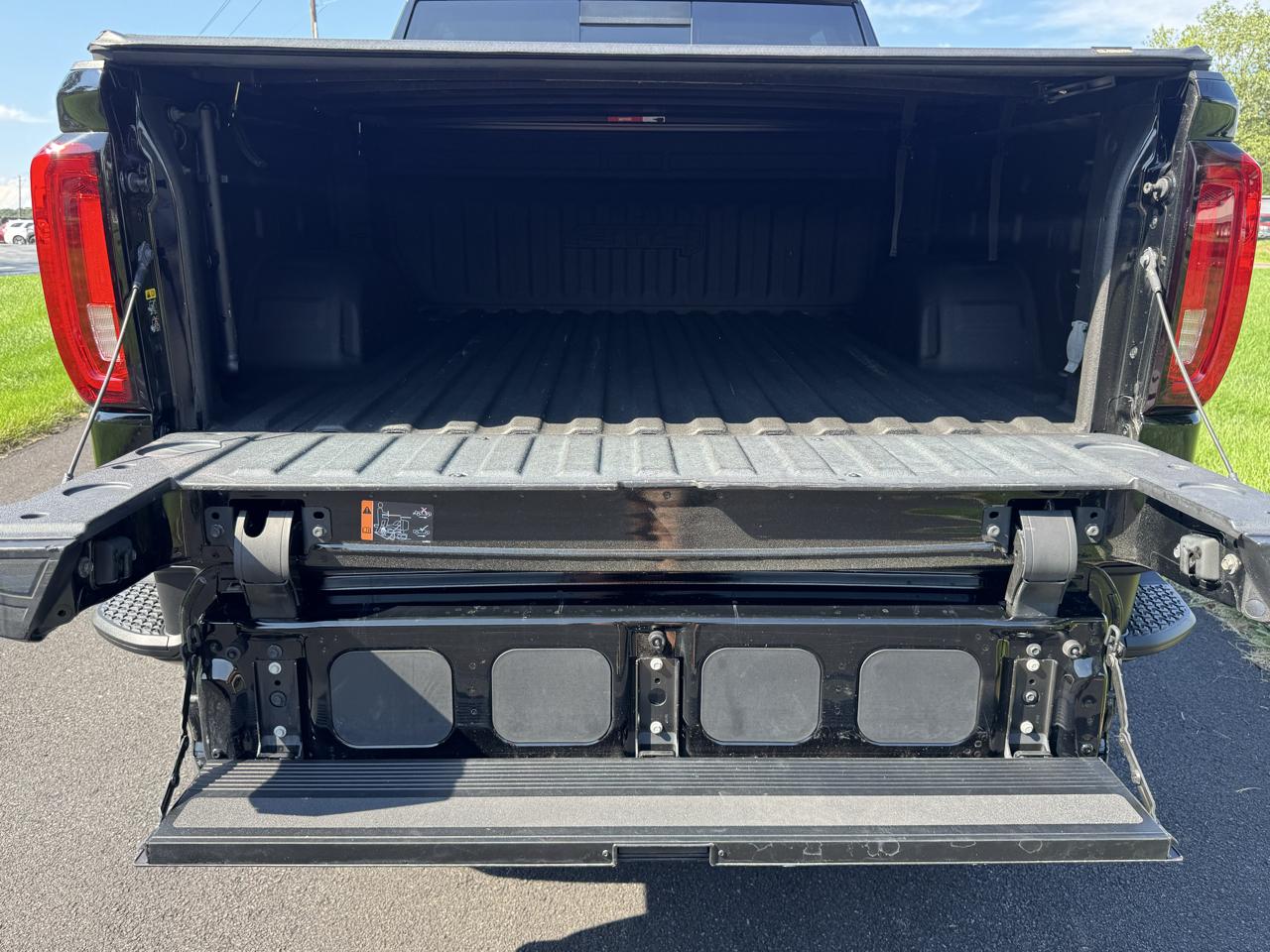 GMC Sierra 1500 4WD Crew Cab 147" AT4 2020