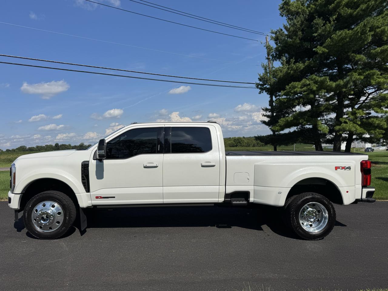 Ford Super Duty F-450 DRW Platinum 4WD Crew Cab 8' Box 2026