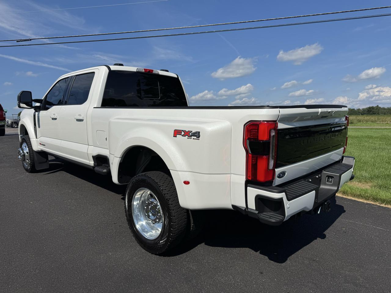 Ford Super Duty F-450 DRW Platinum 4WD Crew Cab 8' Box 2026