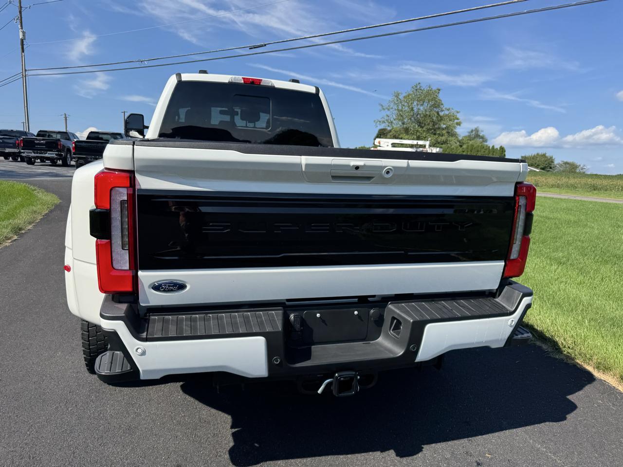 Ford Super Duty F-450 DRW Platinum 4WD Crew Cab 8' Box 2026