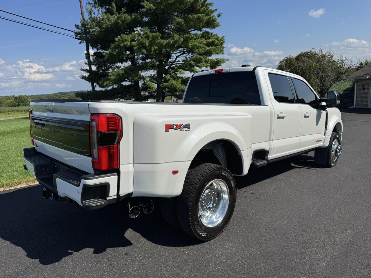 Ford Super Duty F-450 DRW Platinum 4WD Crew Cab 8' Box 2026