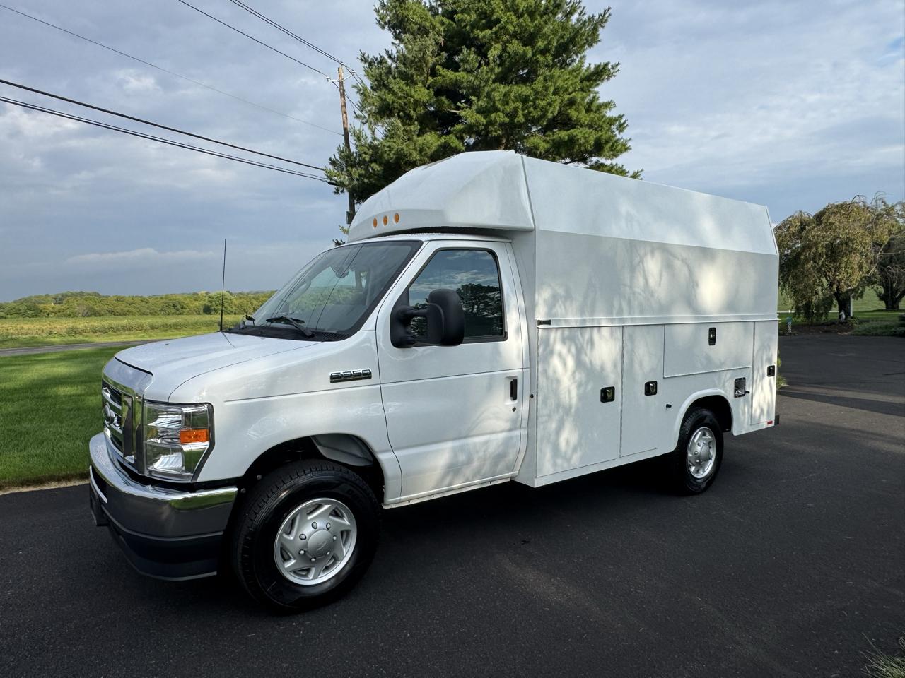 2025 Ford E-Series Cutaway E-350 SRW 138" WB