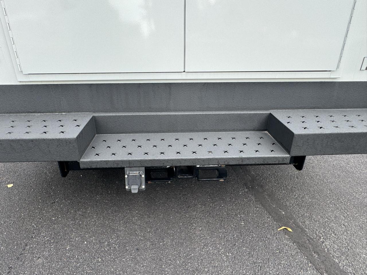 Ford E-Series Cutaway E-350 SRW 138" WB 2025