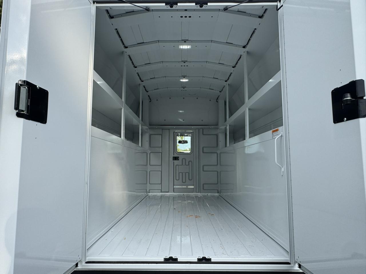Ford E-Series Cutaway E-350 SRW 138" WB 2025