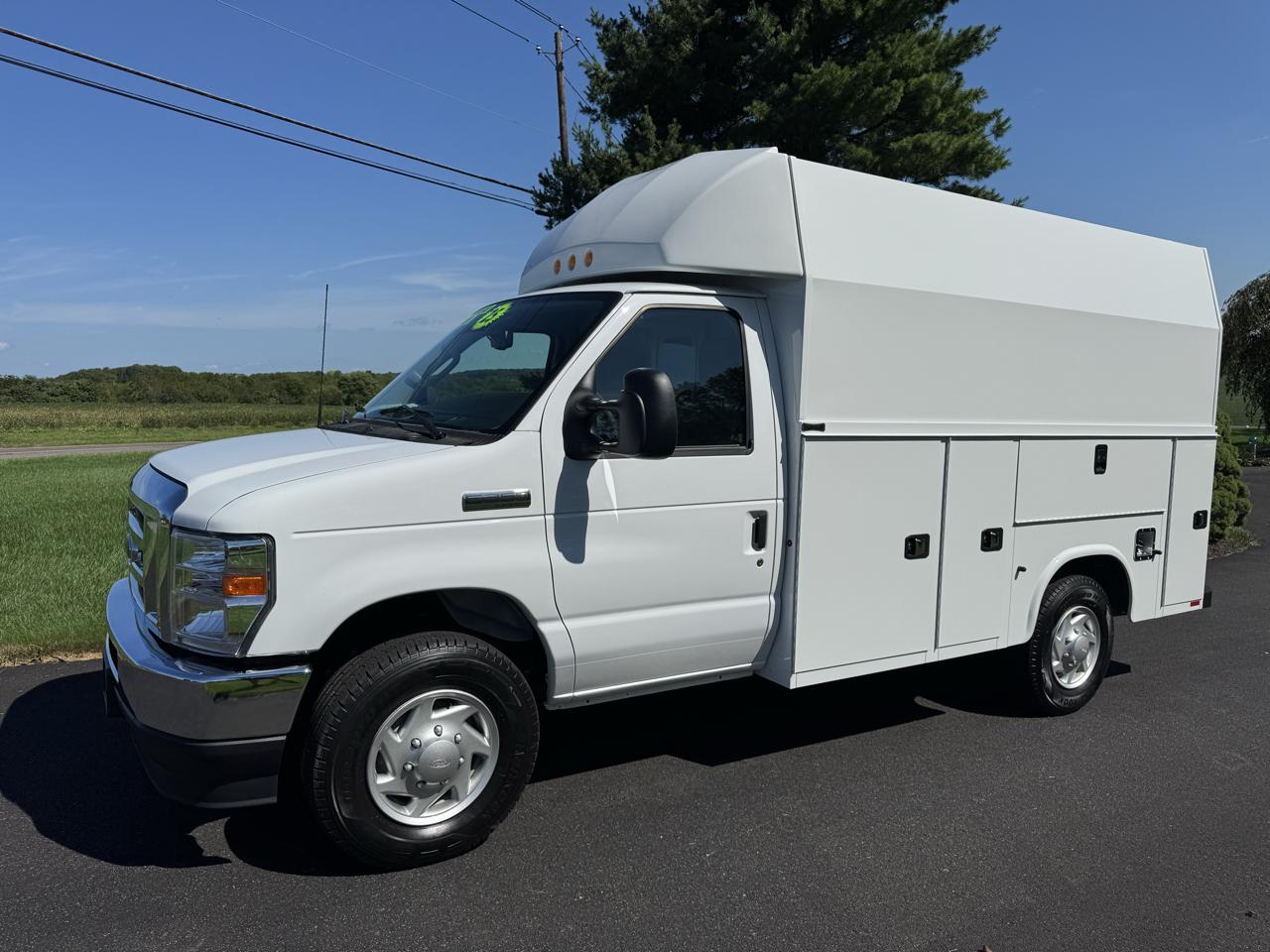 2025 Ford E-Series Cutaway E-350 SRW 138" WB