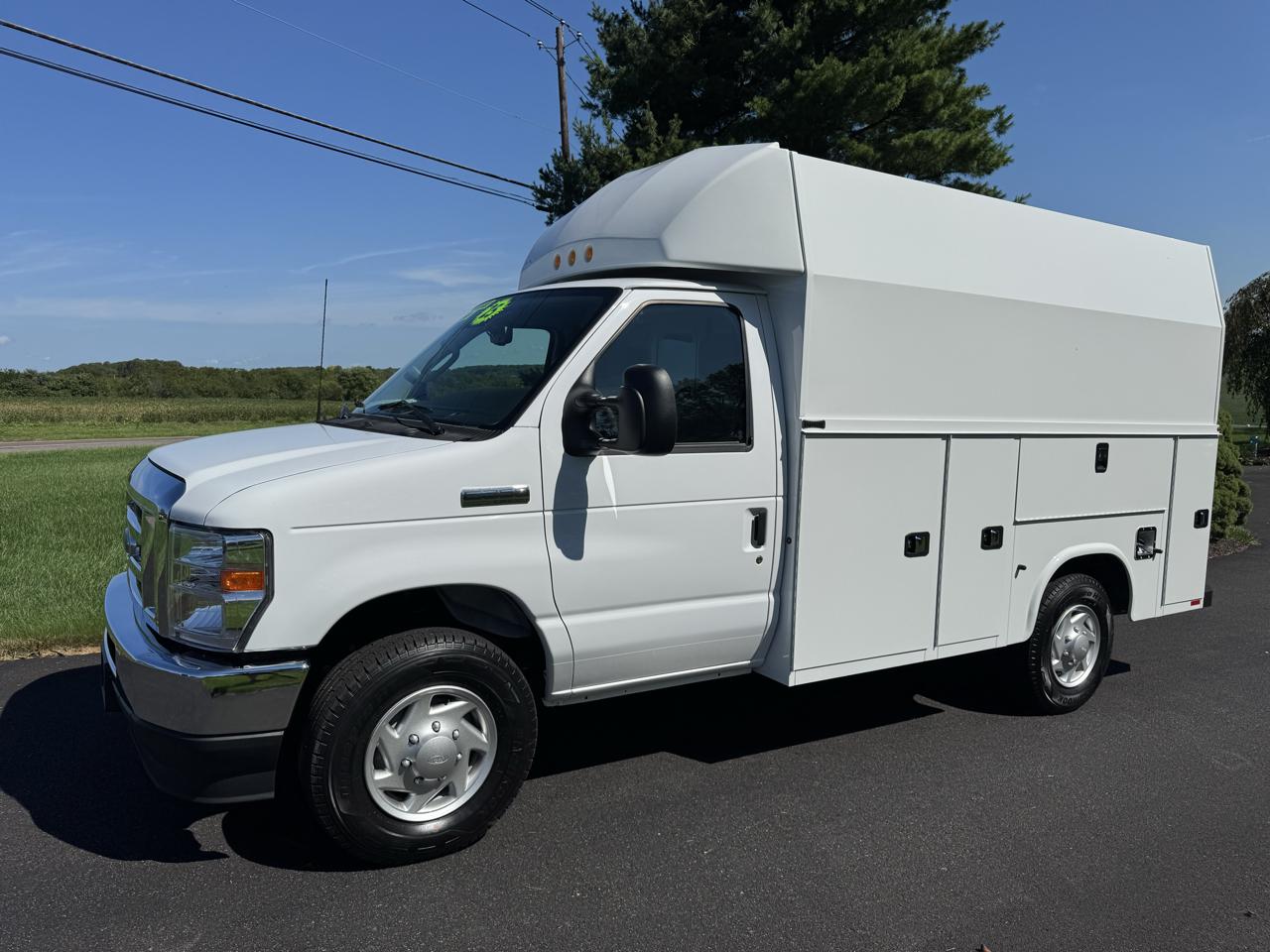 Ford E-Series Cutaway E-350 SRW 138" WB 2025
