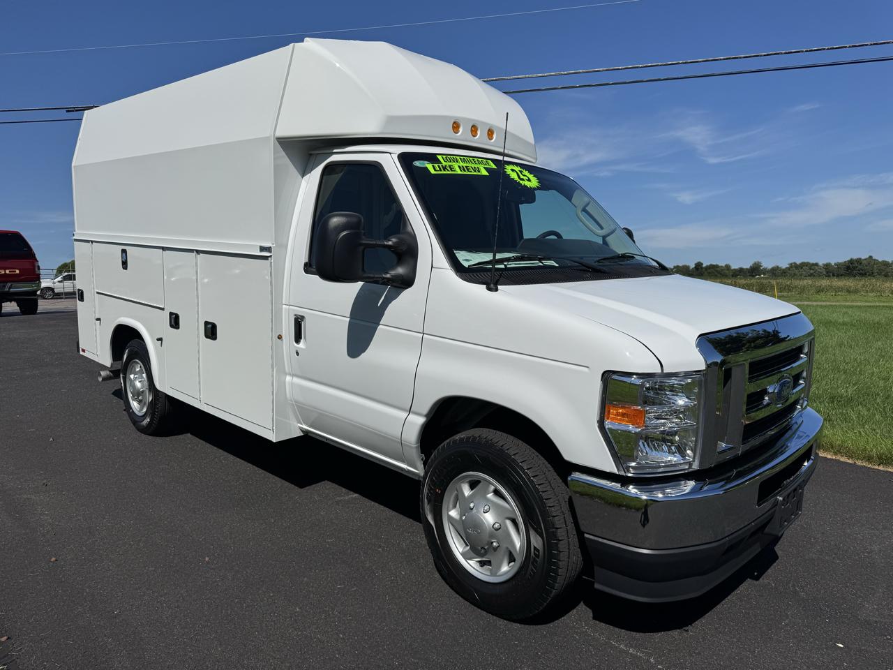 Ford E-Series Cutaway E-350 SRW 138" WB 2025