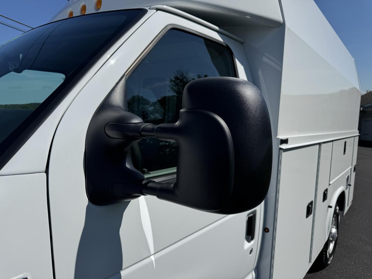Ford E-Series Cutaway E-350 SRW 138" WB 2025