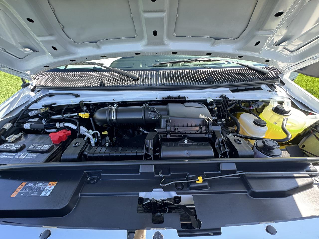 Ford E-Series Cutaway E-350 SRW 138" WB 2025