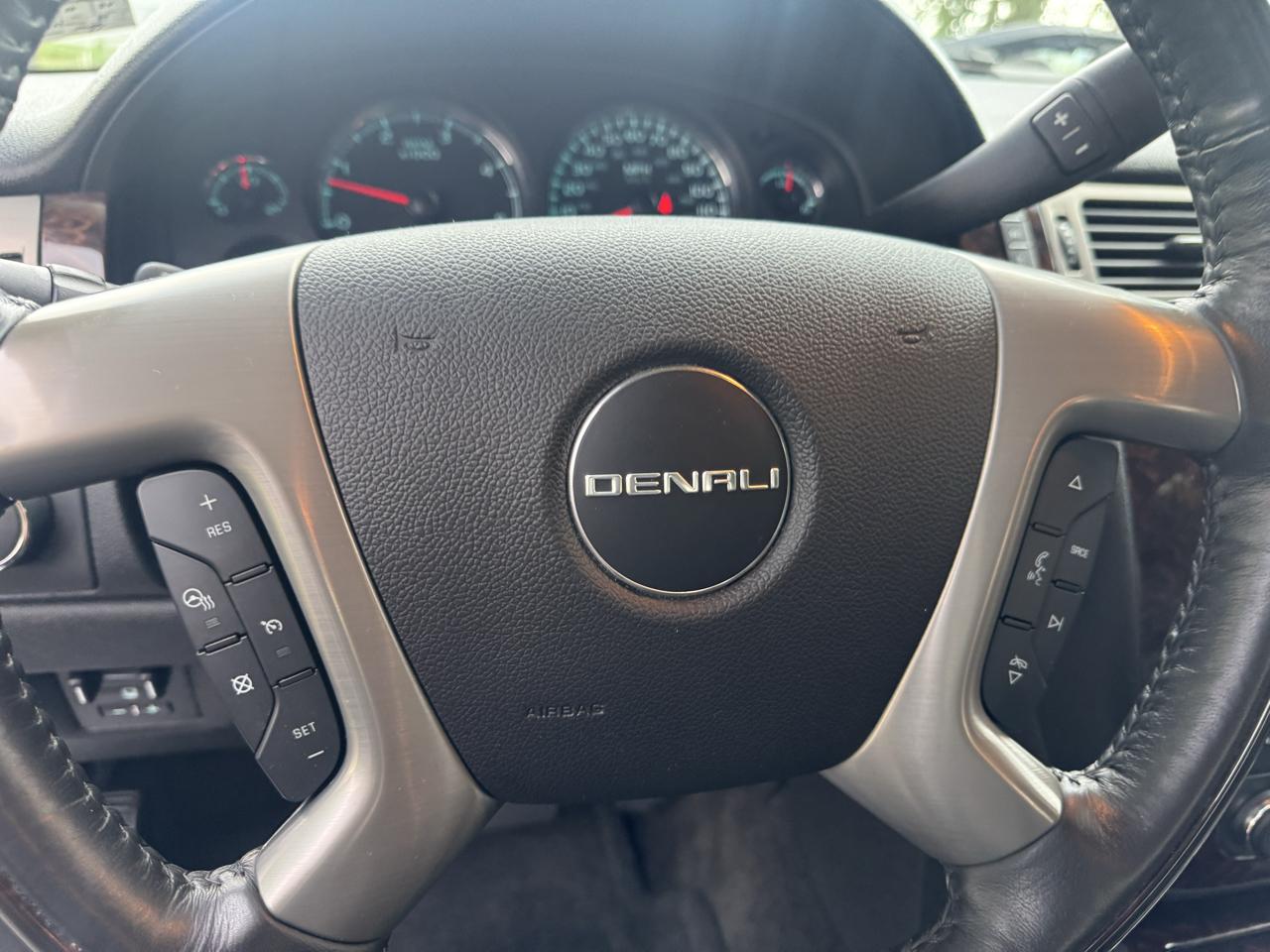 GMC Sierra 3500HD 4WD Crew Cab 153.7" SRW Denali 2014