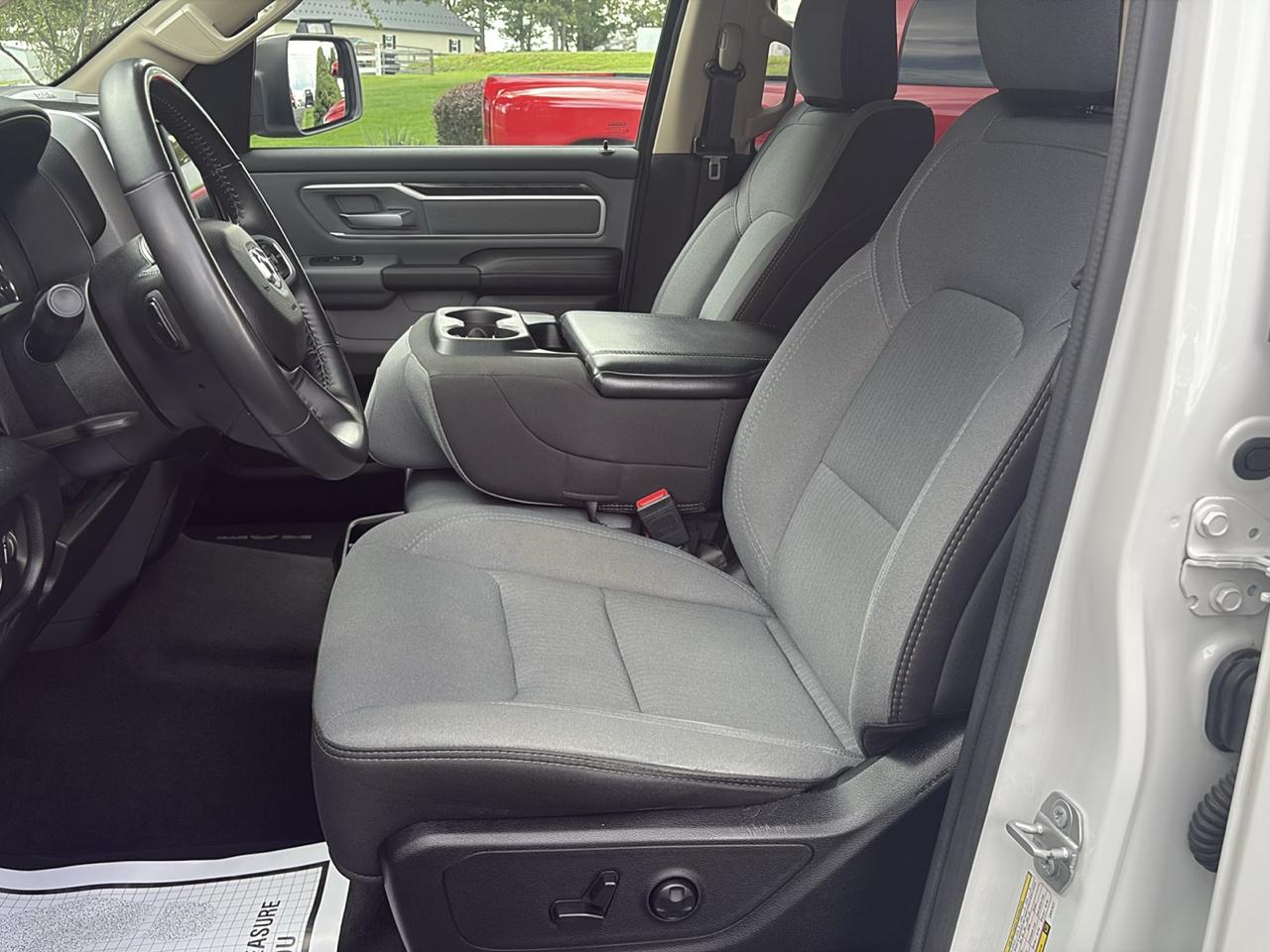 RAM 1500 Big Horn 4x4 Quad Cab 6'4" Box 2020