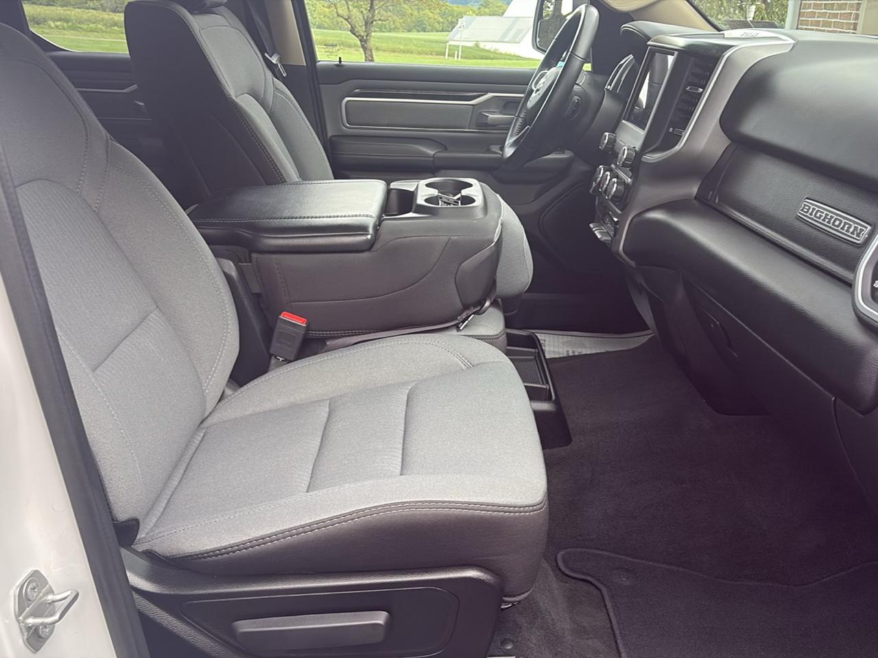 RAM 1500 Big Horn 4x4 Quad Cab 6'4" Box 2020