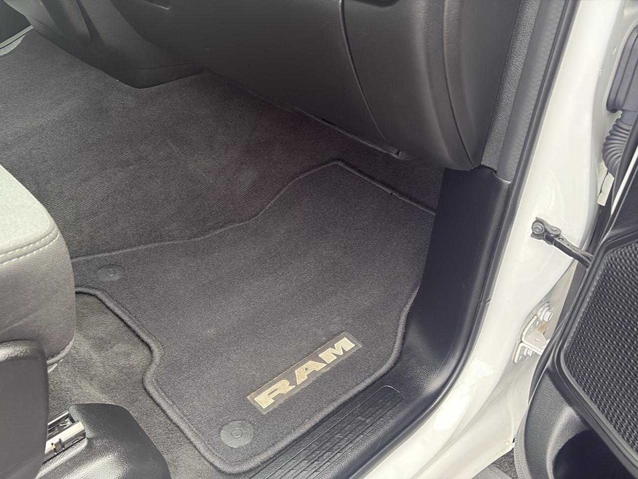 RAM 1500 Big Horn 4x4 Quad Cab 6'4" Box 2020