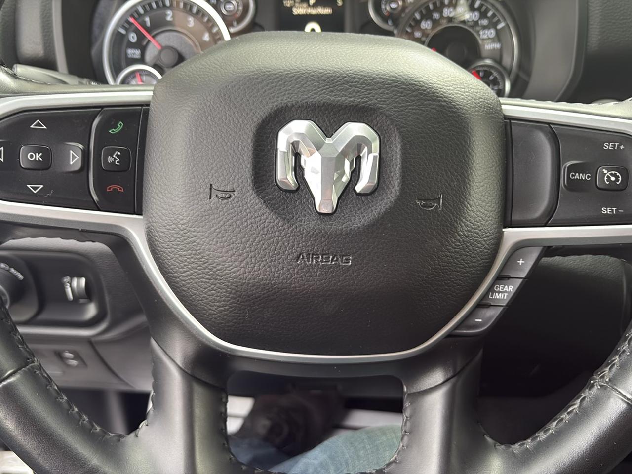 RAM 1500 Big Horn 4x4 Quad Cab 6'4" Box 2020