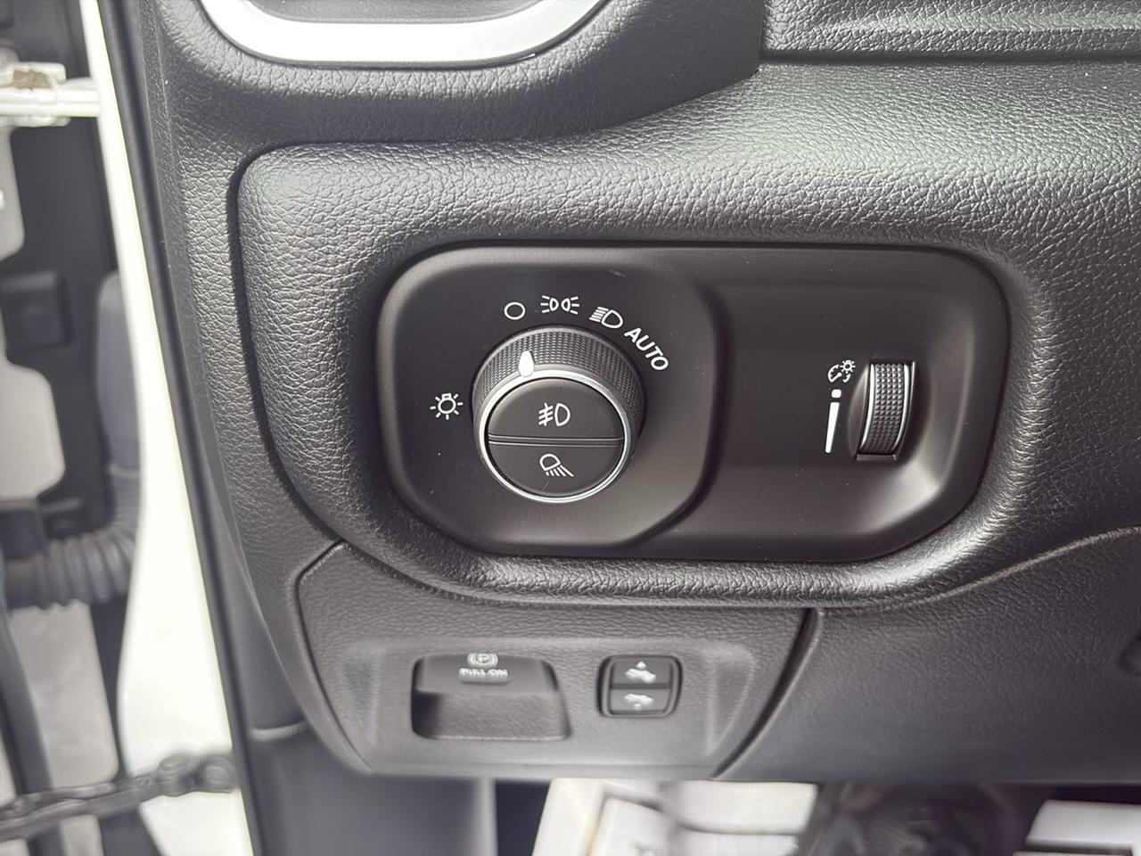 RAM 1500 Big Horn 4x4 Quad Cab 6'4" Box 2020
