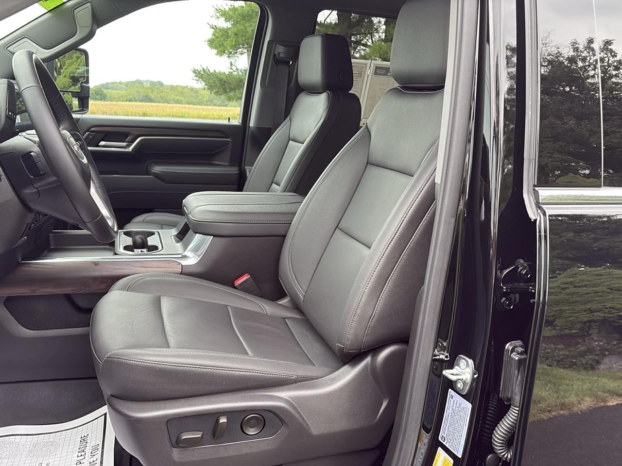 GMC Sierra 2500HD 4WD Crew Cab 159" SLT 2026