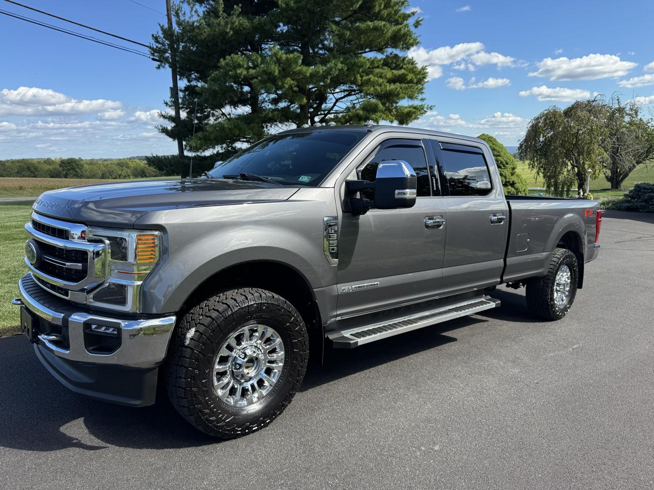 Ford Super Duty F-350 SRW Lariat 4WD Crew Cab 8' Box 2022