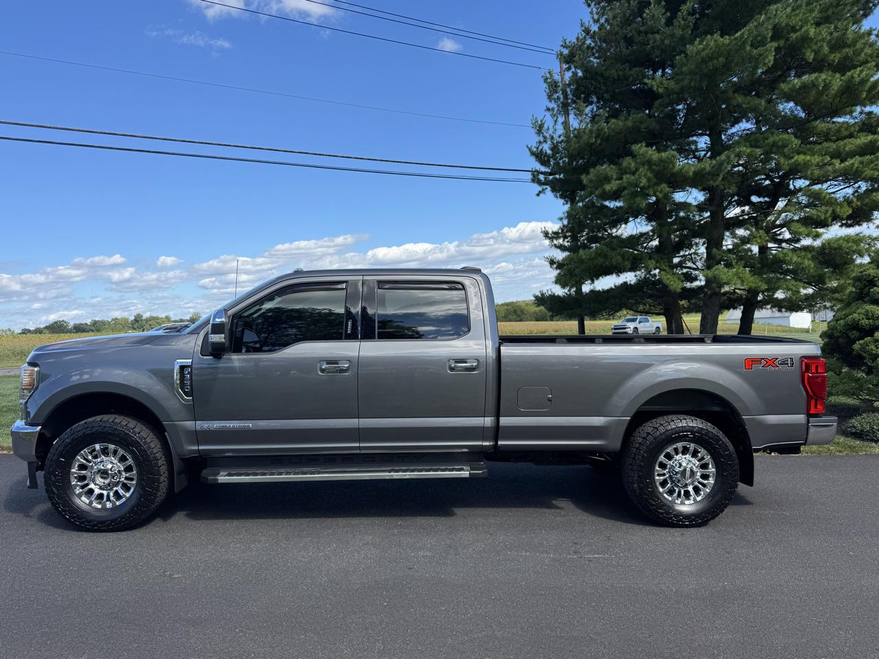 Ford Super Duty F-350 SRW Lariat 4WD Crew Cab 8' Box 2022
