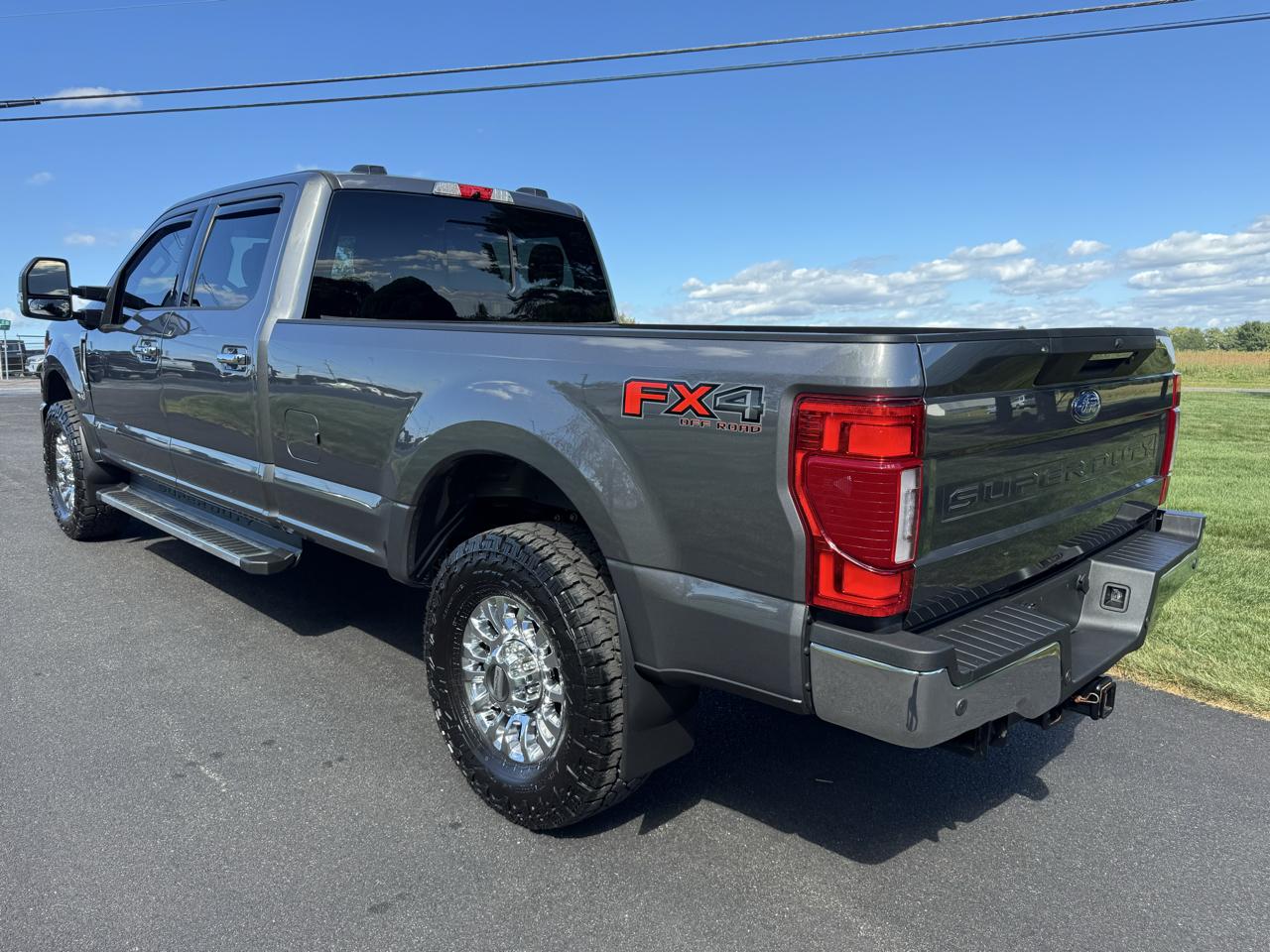 Ford Super Duty F-350 SRW Lariat 4WD Crew Cab 8' Box 2022