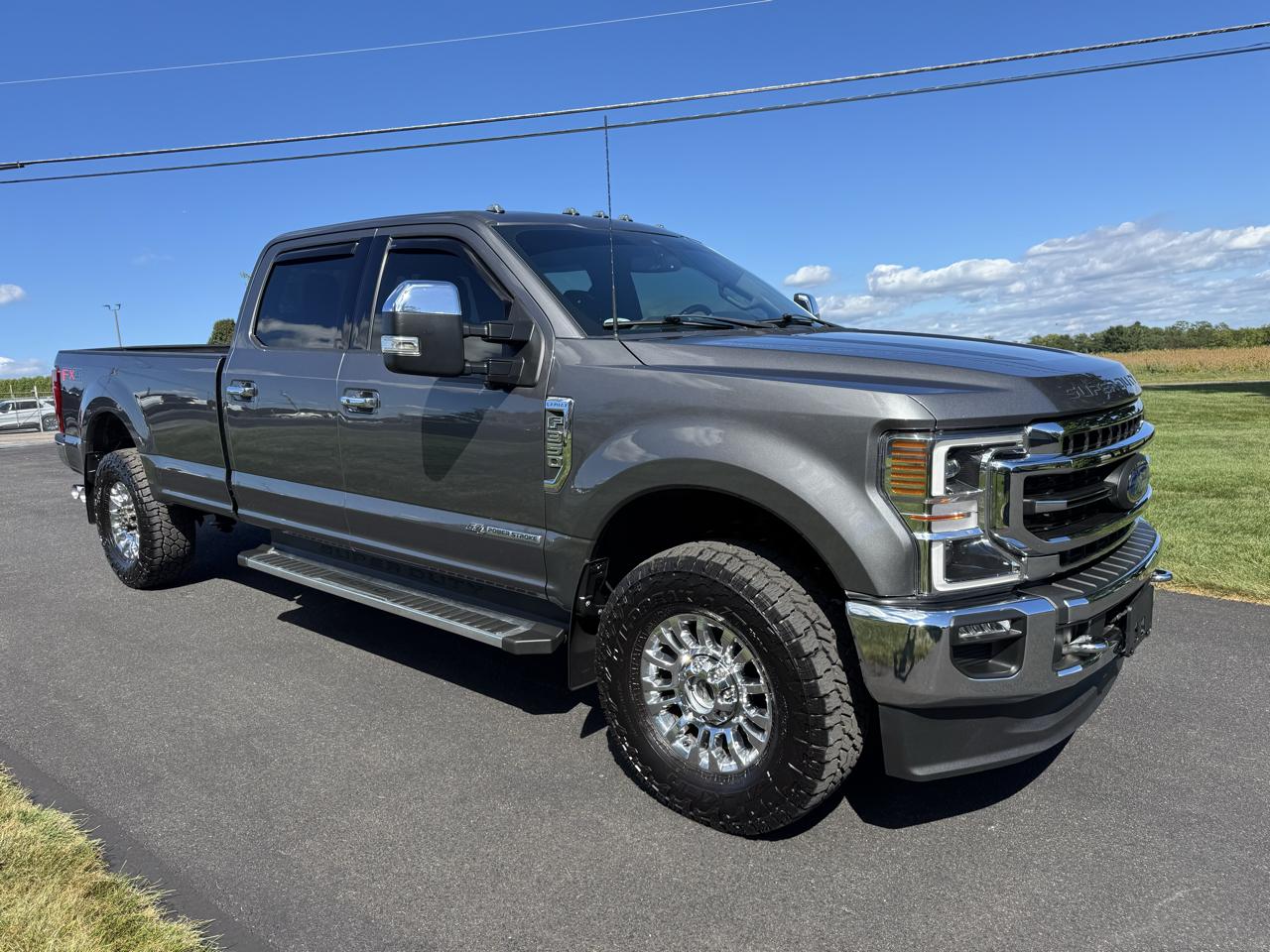 Ford Super Duty F-350 SRW Lariat 4WD Crew Cab 8' Box 2022