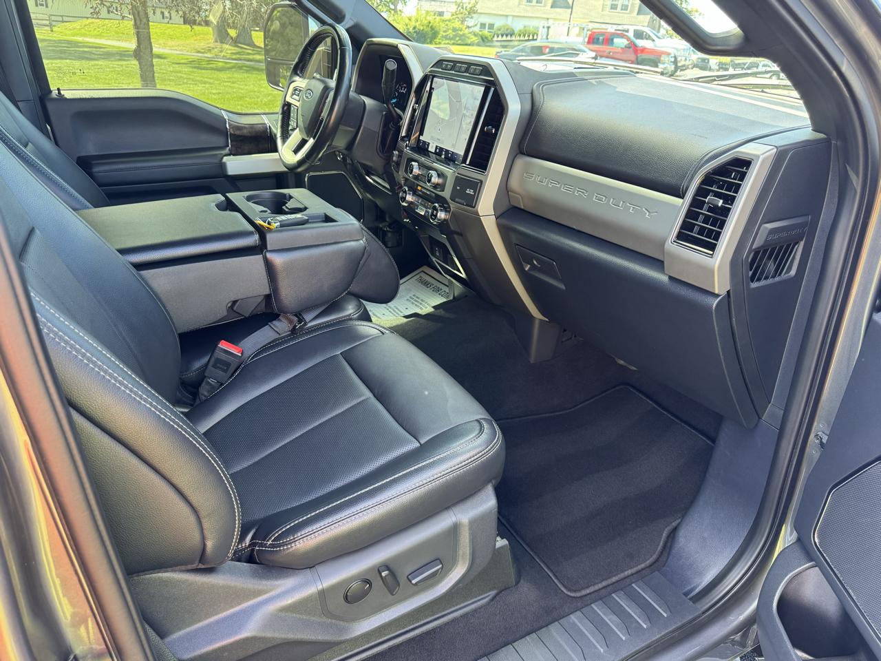 Ford Super Duty F-350 SRW Lariat 4WD Crew Cab 8' Box 2022