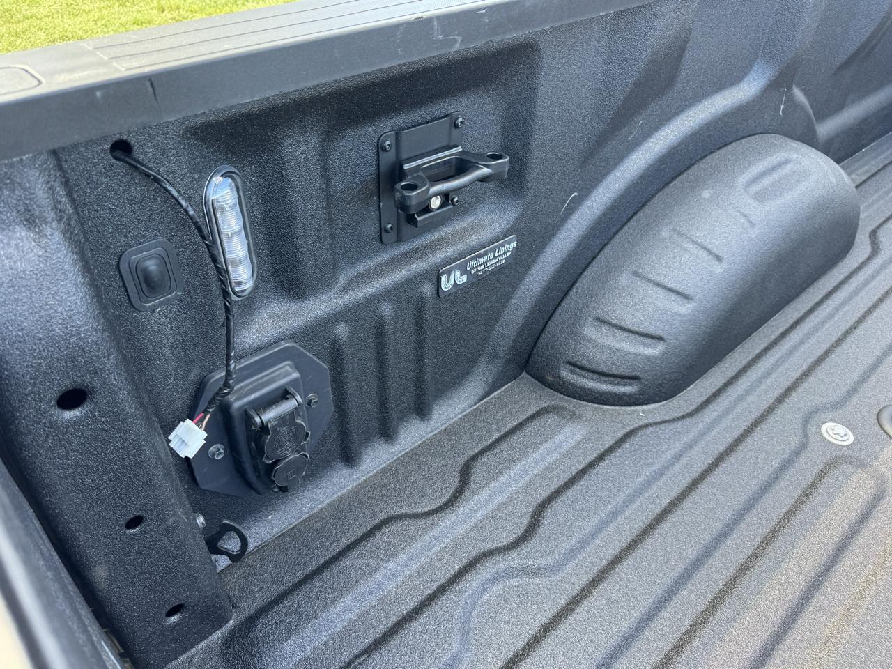Ford Super Duty F-350 SRW Lariat 4WD Crew Cab 8' Box 2022