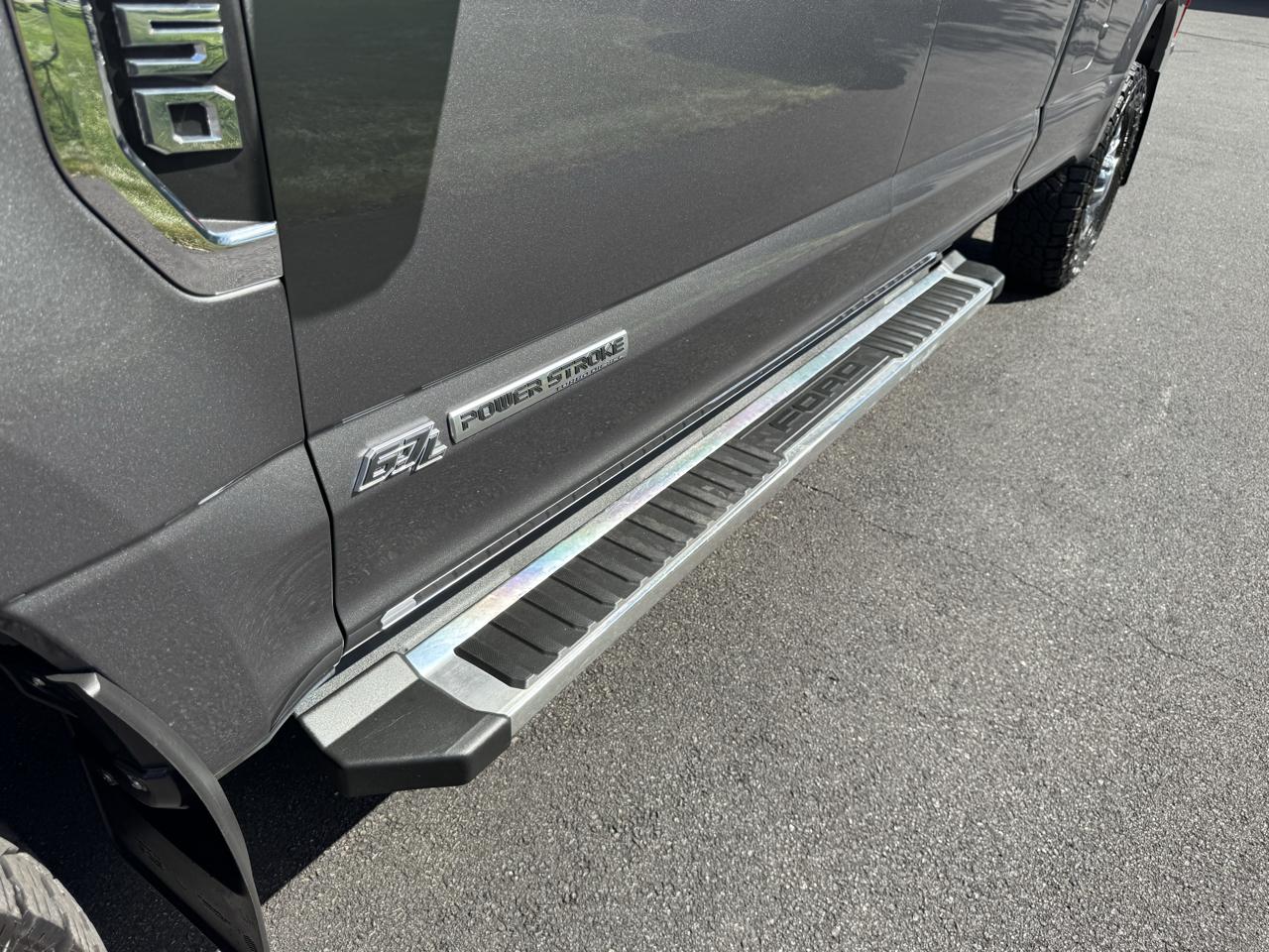 Ford Super Duty F-350 SRW Lariat 4WD Crew Cab 8' Box 2022