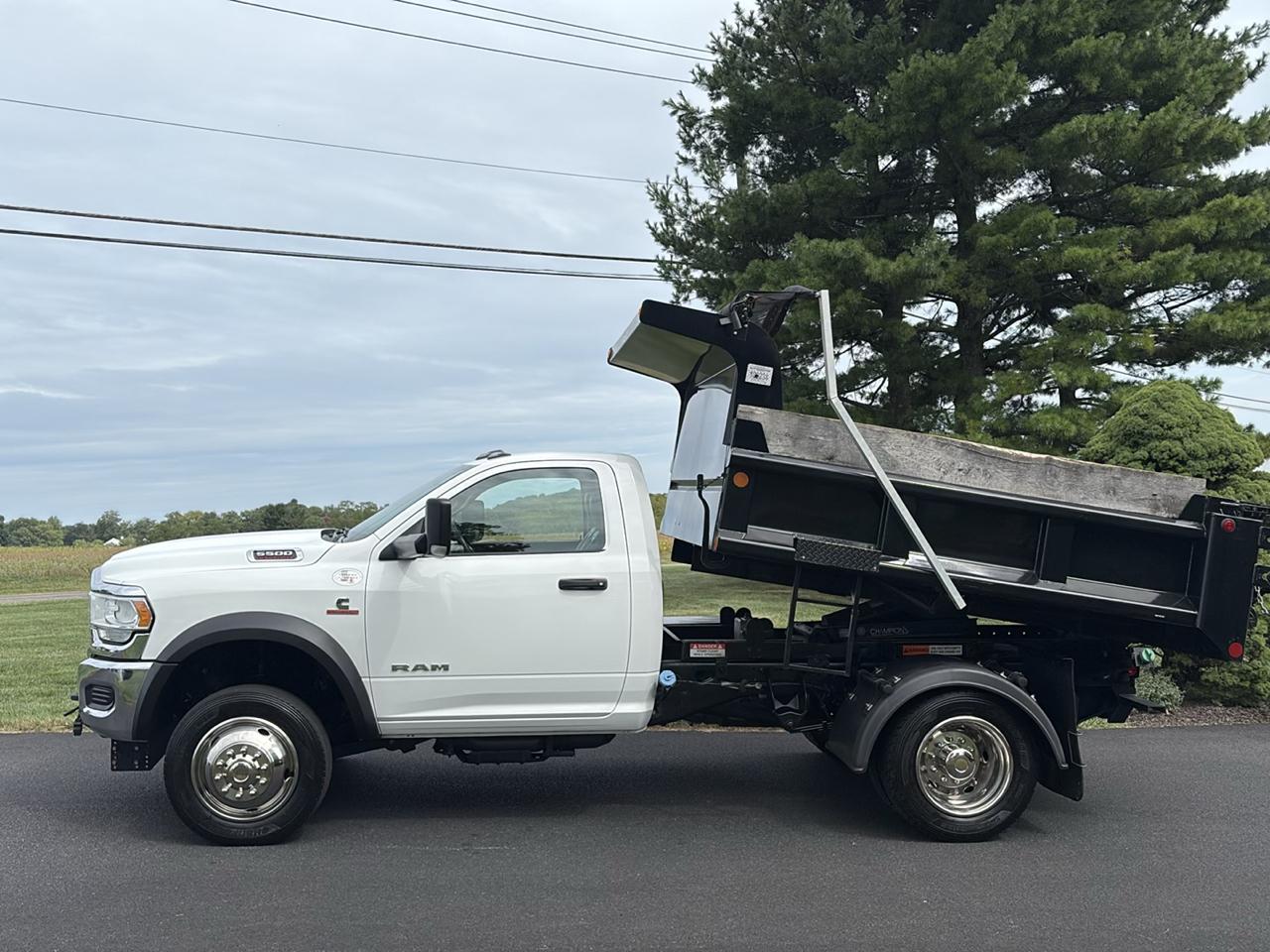 RAM 5500 Chassis Cab Tradesman 4x4 Reg Cab 60" CA 144.5" WB 2020