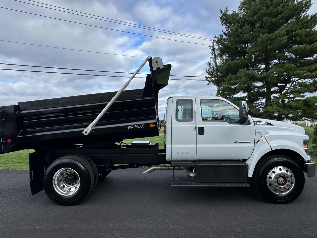 Ford F-750 Straight Frame SuperCab 2024