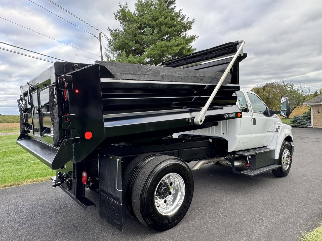 Ford F-750 Straight Frame SuperCab 2024