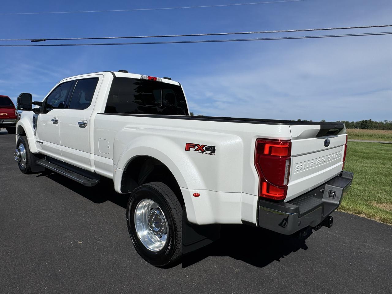 Ford Super Duty F-450 DRW Lariat 4WD Crew Cab 8' Box 2022