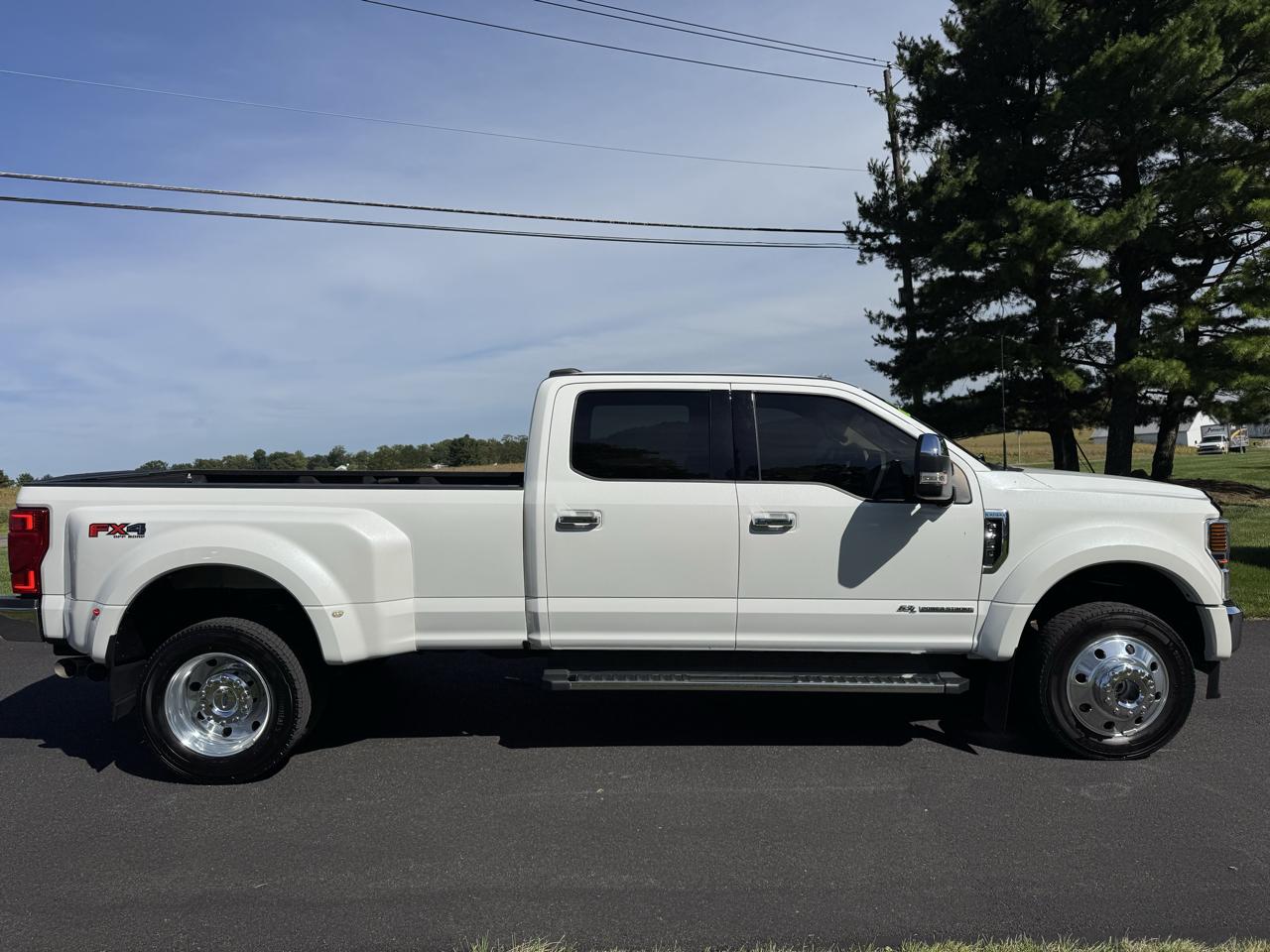 Ford Super Duty F-450 DRW Lariat 4WD Crew Cab 8' Box 2022