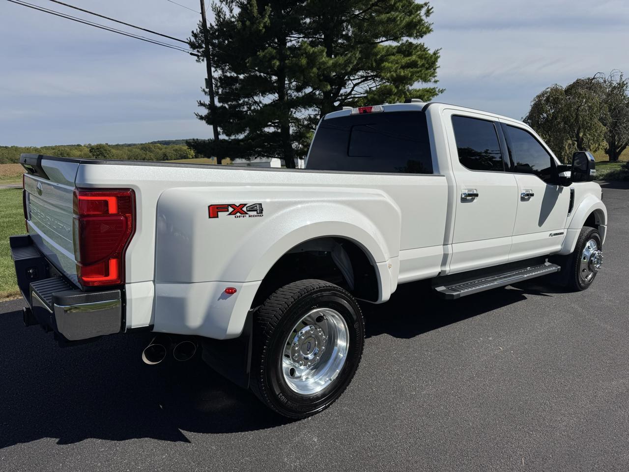 Ford Super Duty F-450 DRW Lariat 4WD Crew Cab 8' Box 2022